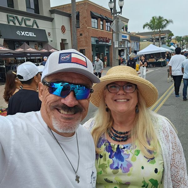 We're at the Farmer's Market in Huntington Beach, on Main Street.  Stopped bt Sandy's for some Mai Tai's, so good.  (IYKYK)  Continued our walk down Main Street...good memories!#LivingtheDream  #sandyshuntingtonbeach